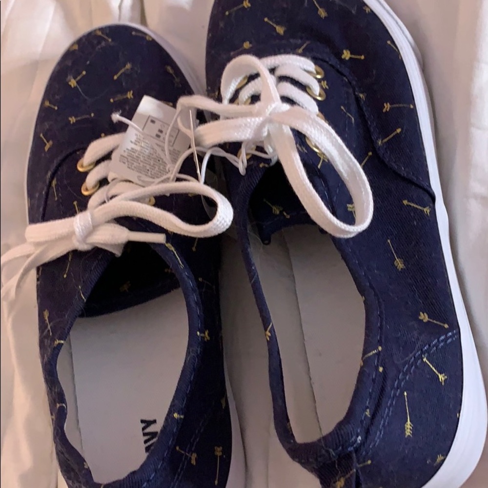 Shoes - Picture 2 of 3